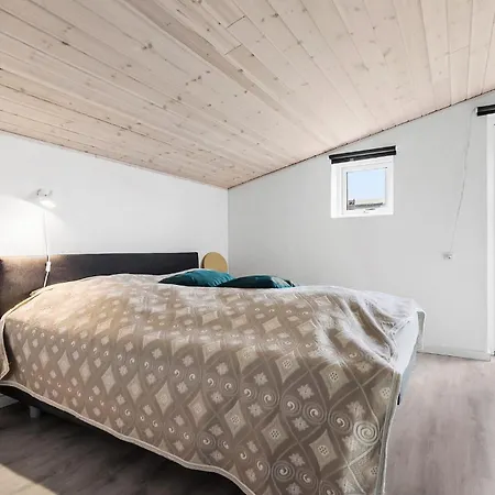 5 Bedroom Gorgeous In Hotel